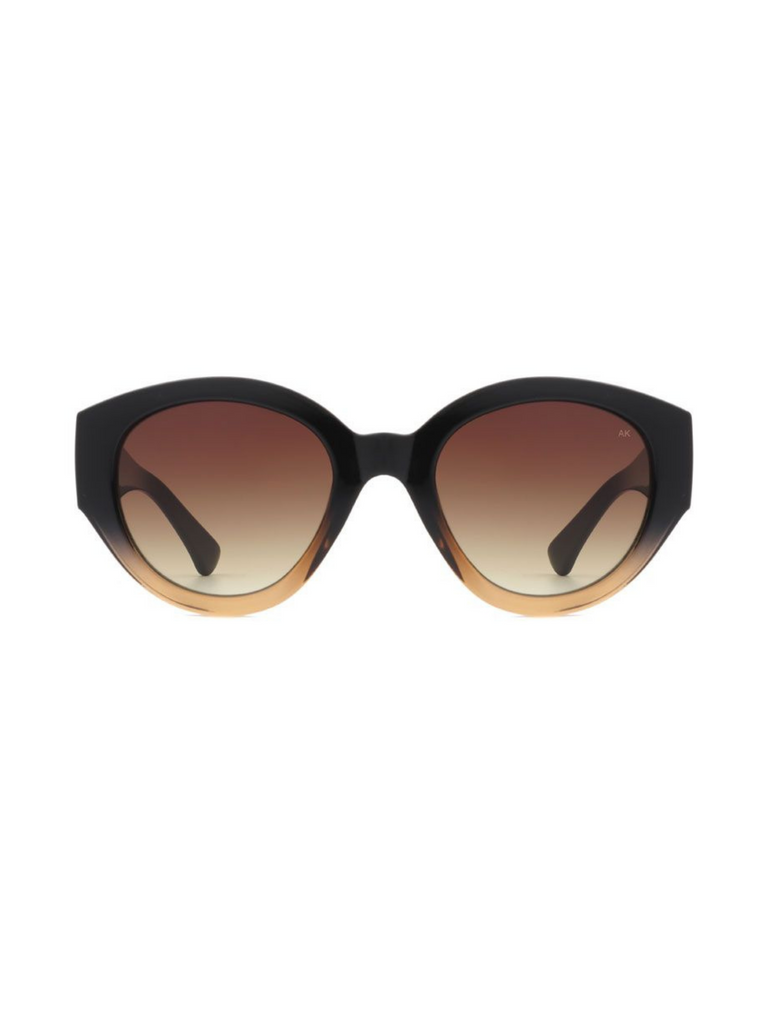 Zonnebril van het Deense merk A. Kjaerbede. Functioneel en kwalitief een perfecte zonnebril.