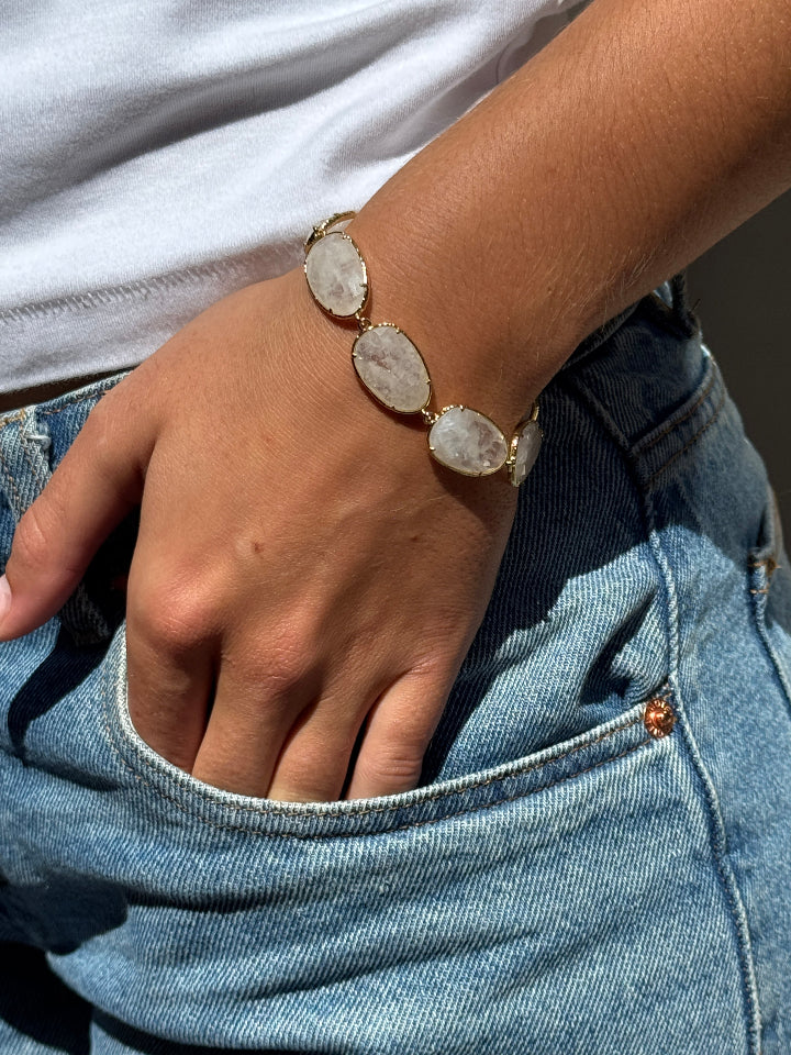 armband roestvrijstaal goudkleur met slot en grote maanstenen