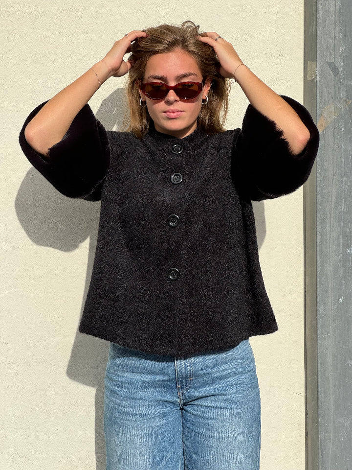 kort zwart jasje met  drie kwart mouw