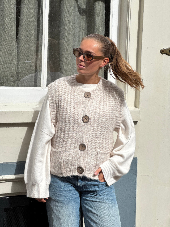 comfortabel gebreid gilet met knoop sluiting, off white melange kleur