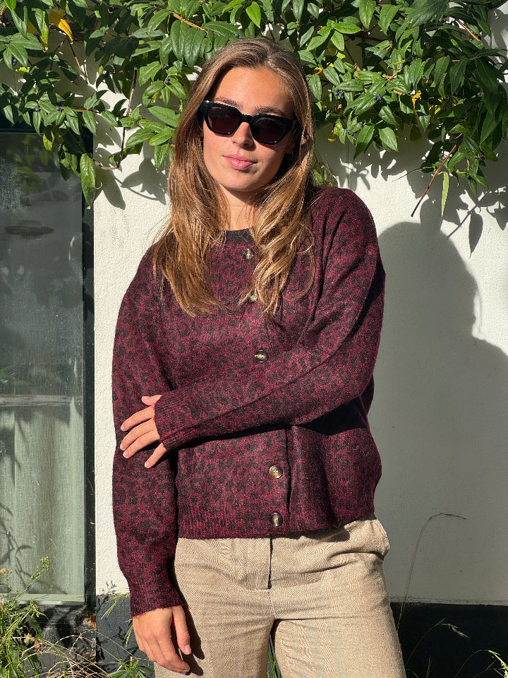 donkerrood bordeaux kleur vest met dieren print