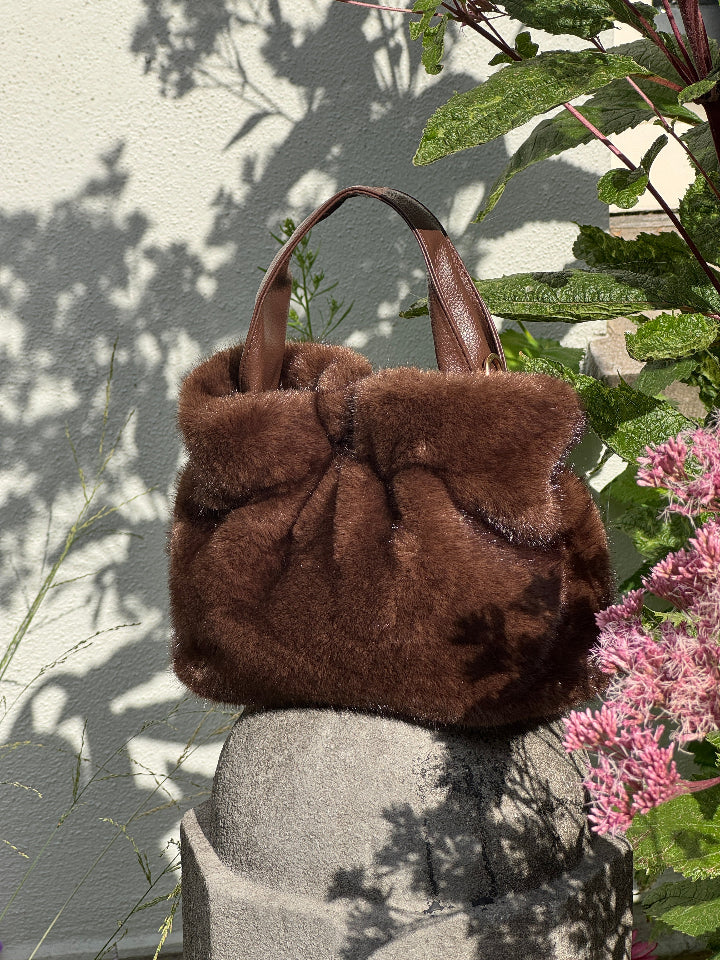 grappig klein imitatie bonttasje met seperaat metalen hengsel