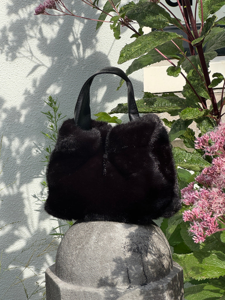 grappig klein imitatie bonttasje met seperaat metalen hengsel