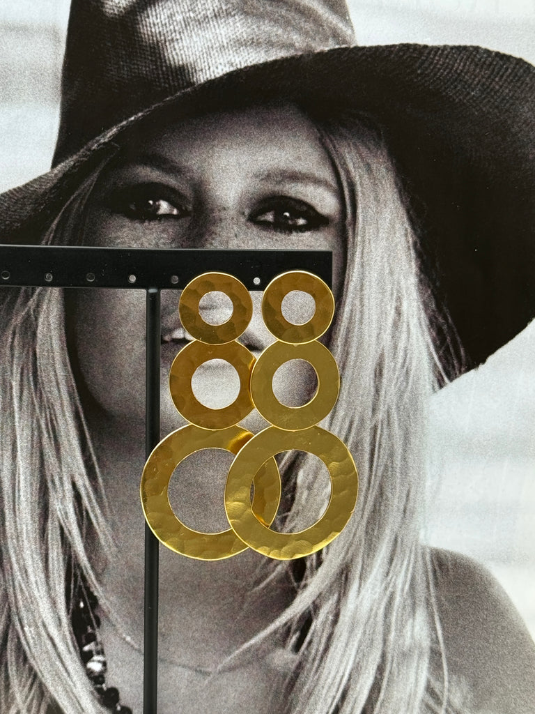 grote messing vergulde oorbellen met 3 losse cirkels