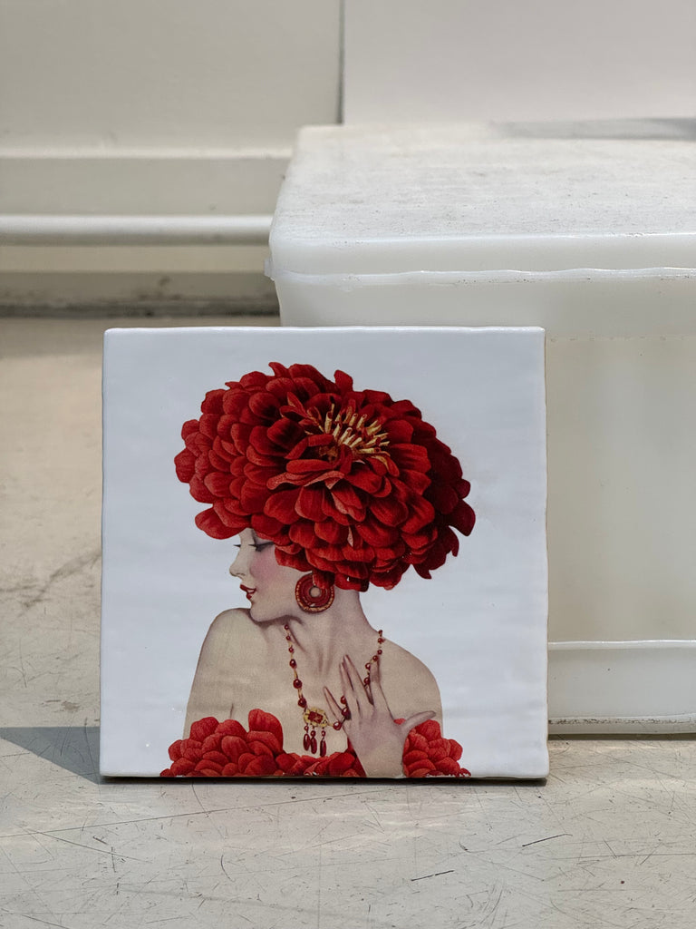 decoratieve wandtegel  lady in red 13 cm x 13 cm