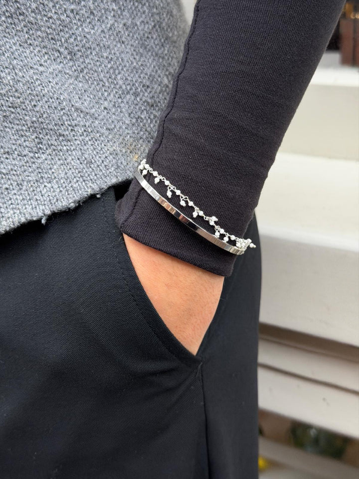 sterling zilver armbandjes met mini zoetwater pareltjes. Armbandje is verstelbaar.