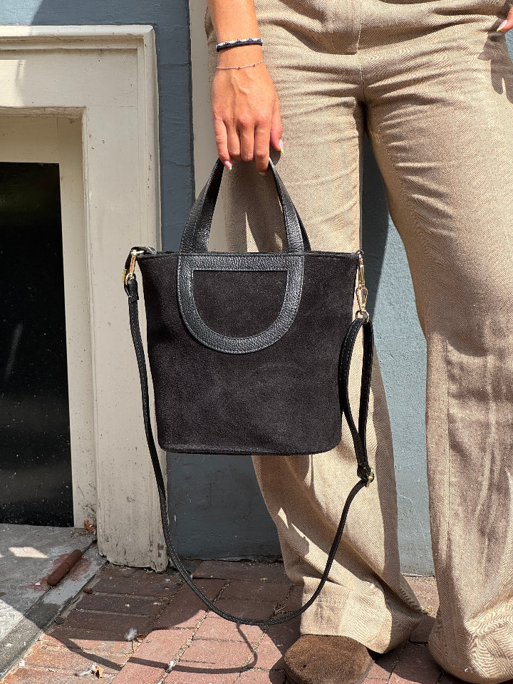 zwarte suede tas met kort en lang leren hengsel