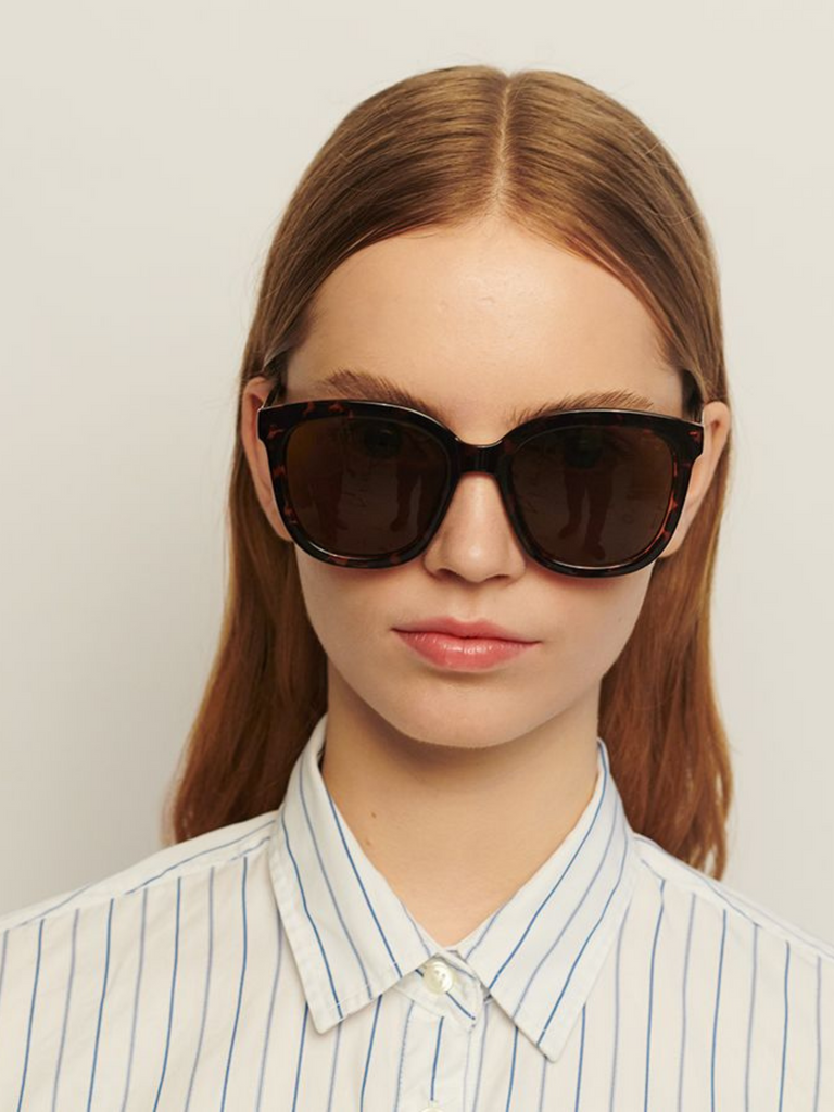 Zonnebril van het Deense merk A. Kjaerbede. Functioneel en kwalitief een perfecte zonnebril.